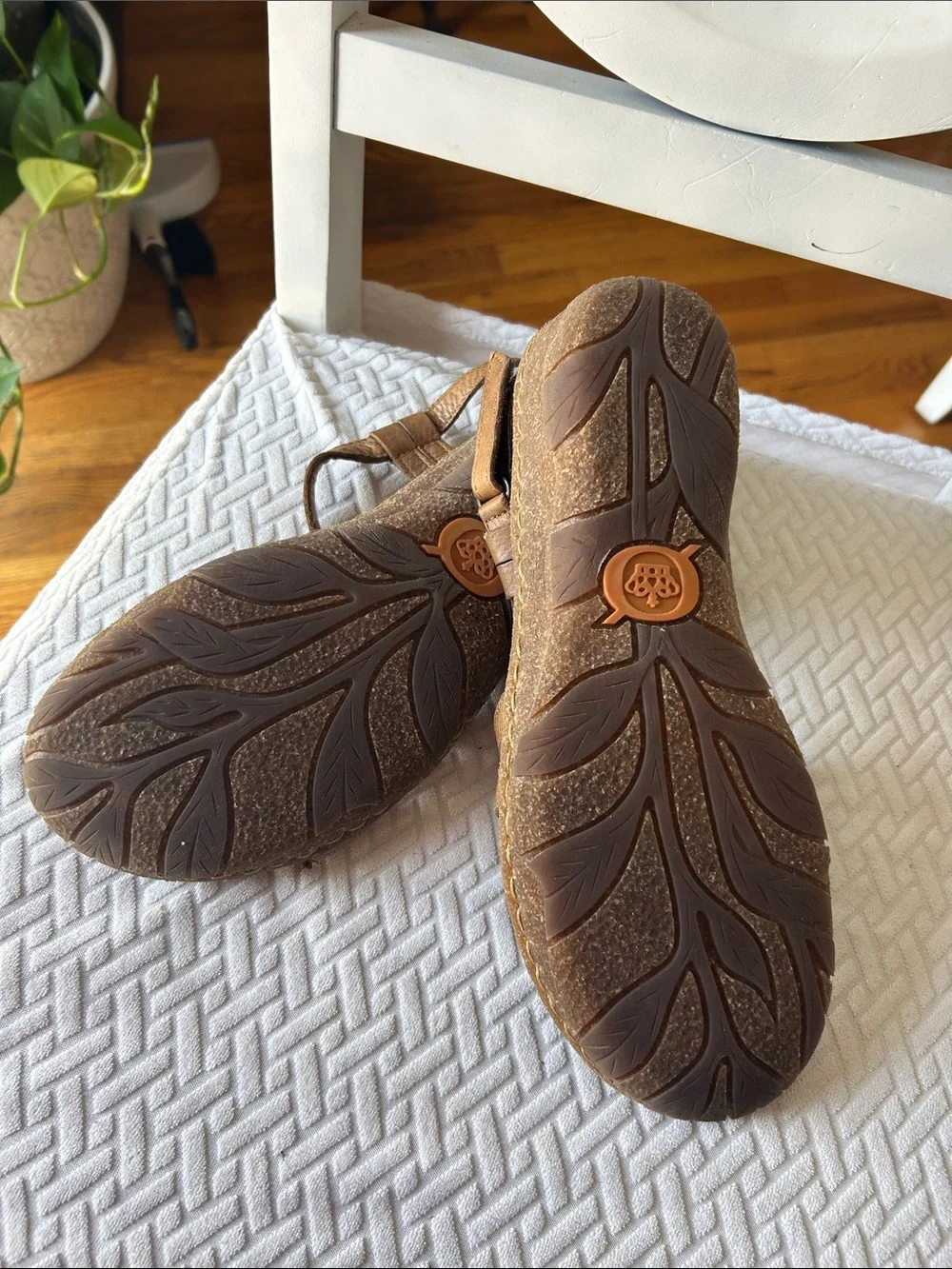 Born Tan Leather slingback Sandals with Paisley Insole